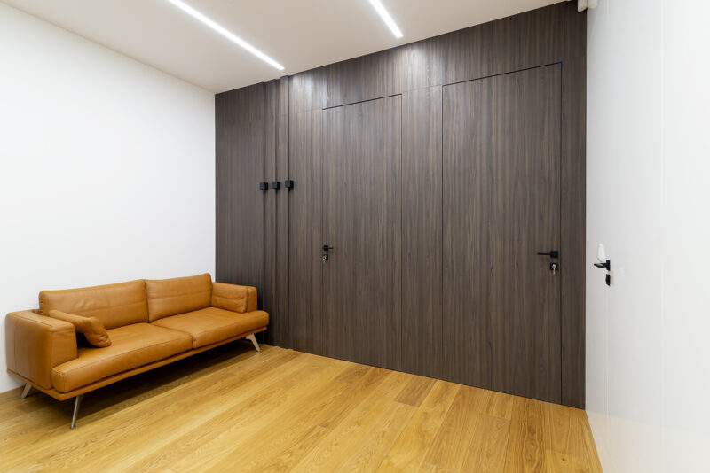 zastosowanie laminatu HPL Cleaf Esperia S133 Madrid na drzwiach